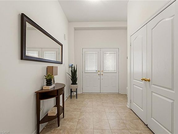 5th image of 7 Iverson Dr