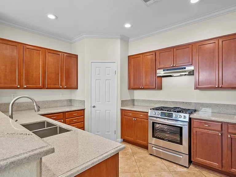 2658 Greenwood Ct — Photo 17