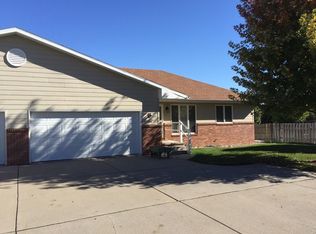 5511 Parklane Dr, Kearney, NE 68847