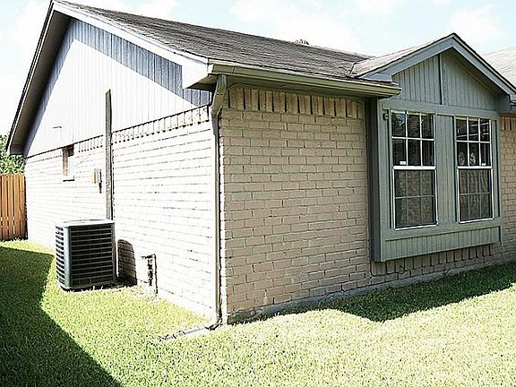 2nd image of 2827 Sunwood Dr