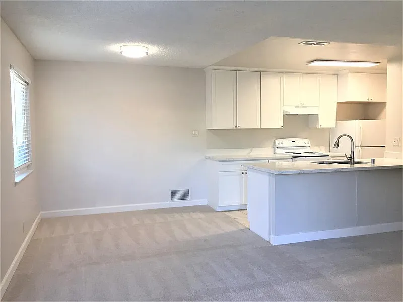 2 bed, 1.0 bath, 903 sqft, $1,899 — Photo 4