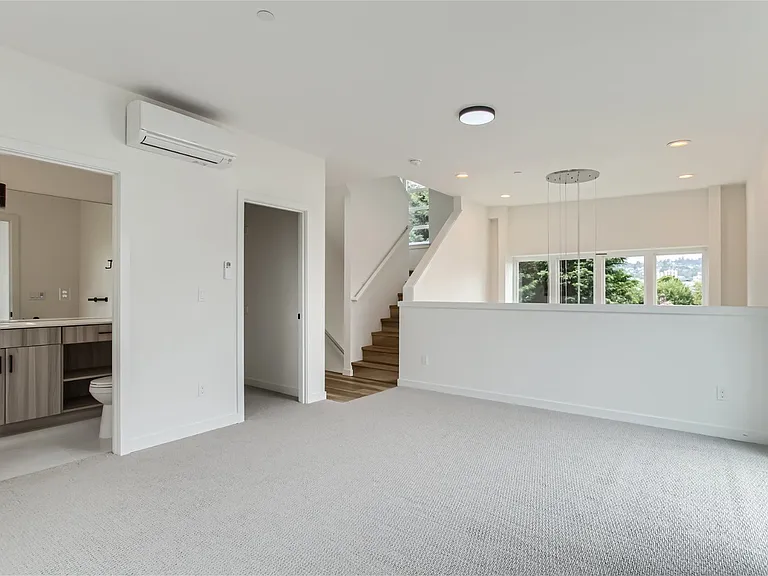 2135 SE 12th Ave — Photo 7