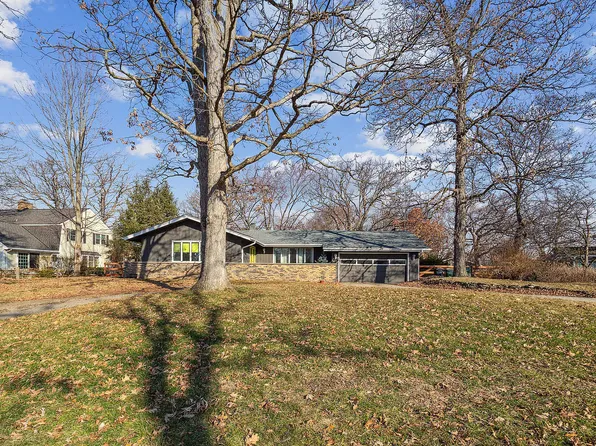 215 Orchard Ave, Oswego, IL 60543