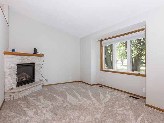 4th image of 9423 Jamestown St NE