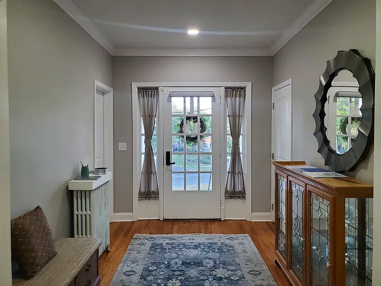 210 S Lynn Ave — Photo 8