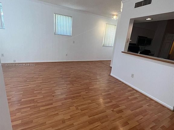 3rd image of 3255 NE 184th St APT 12220