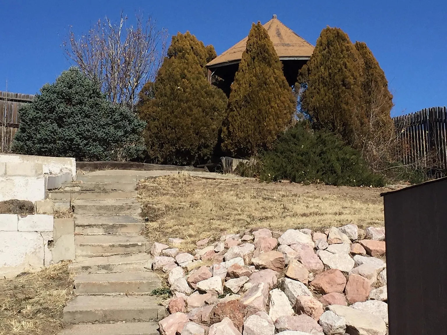 4 bed, 2400 sqft, $2,400 — Photo 4