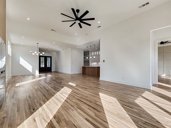 3rd image of 1830 S Marsalis Ave