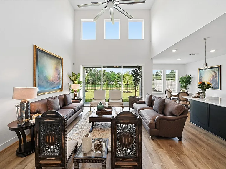 8022 Hingham Ln — Photo 4