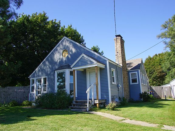 2nd image of 3121 Plainfield Ave NE