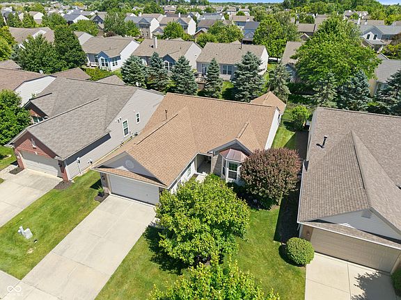 2nd image of 12897 Oxbridge Pl