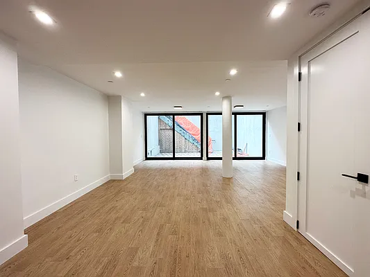 Rented by Chase Global M Realty LLC | media 29