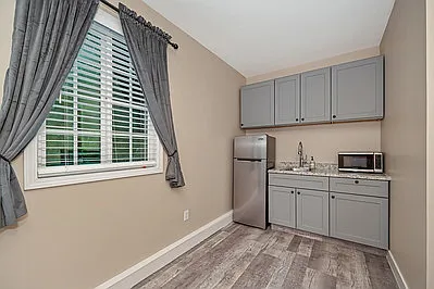 Studio, 500 sqft, $995 — Photo 4