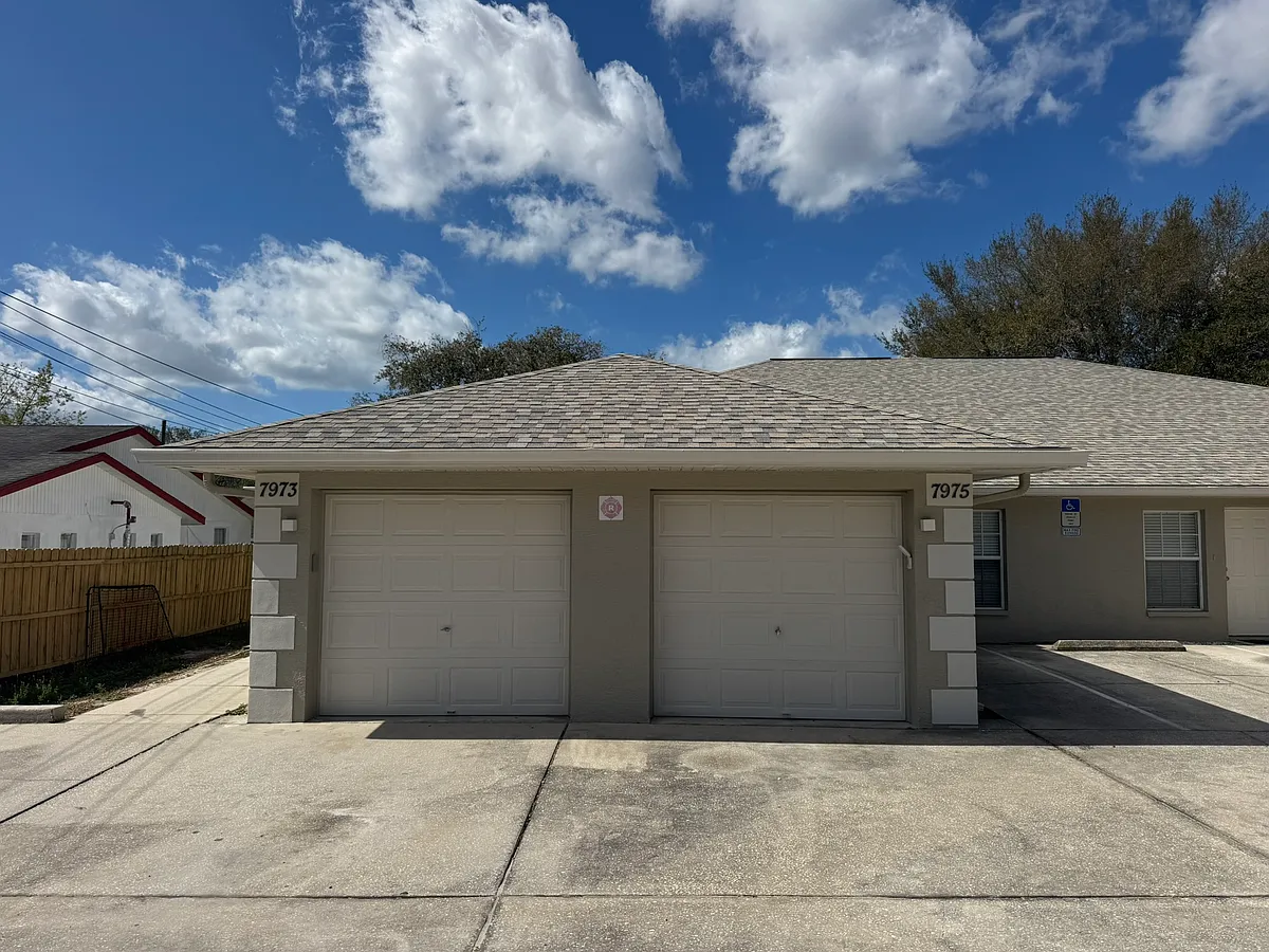 Building Photo - 7977 Pinehurst Dr #7977