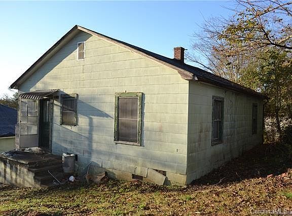 2nd image of 114 Dixon St #1/2