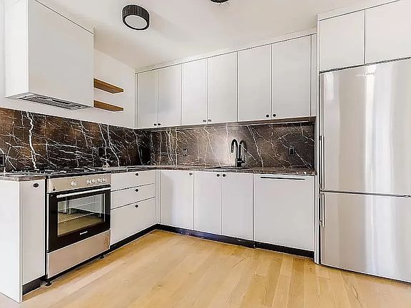 4th image of 260 Gold St APT 1010