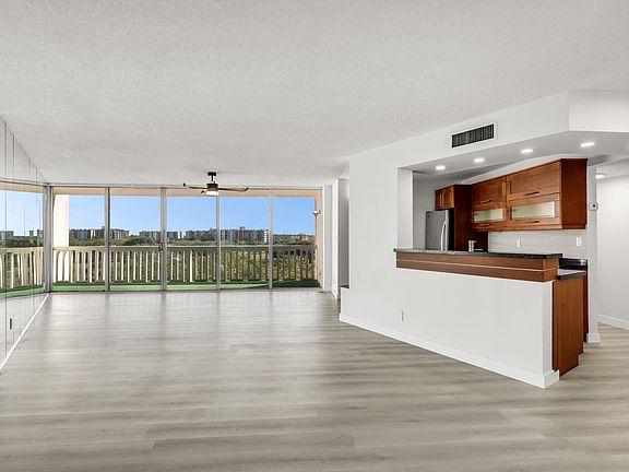4th image of 6911 Environ Boulevard #6G