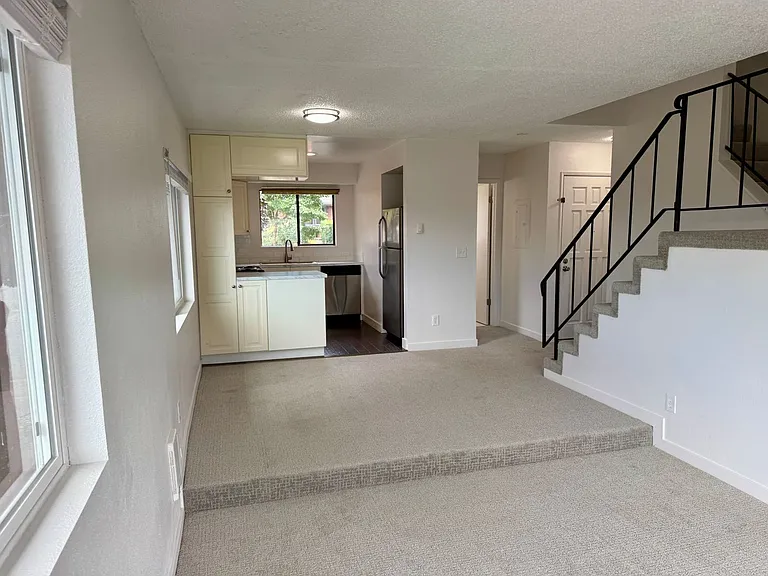 Stunning Custom Duplex-TH w/view deck — Photo 7