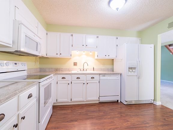 4th image of 1626 Shadowmoss Ln #34