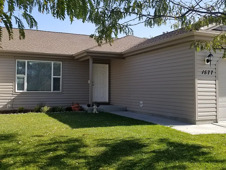 1563 Sommer St — Photo 1