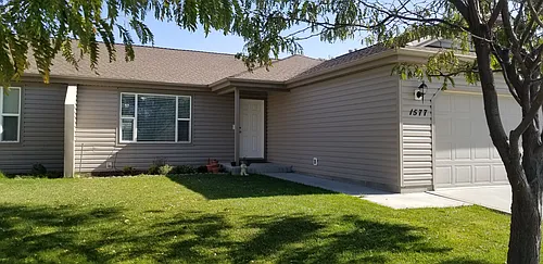1563 Sommer St Photo 1
