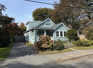 3 Oak St, Marblehead, MA 01945