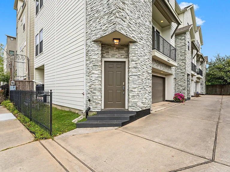 2909 Gillespie St #A — Photo 6