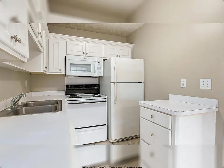 2503 W 7th St #22 — Photo 8