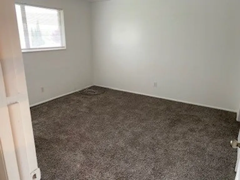 801 W Heather Ln — Photo 7