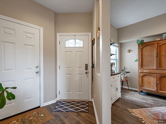 3rd image of 987 Mesa Dr