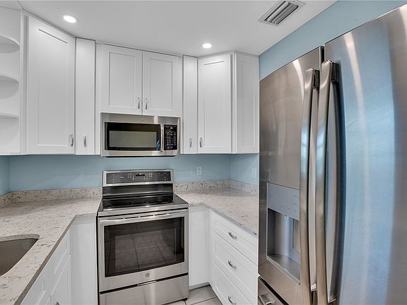 3rd image of 2800 Indian River Blvd #9H