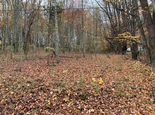 Hickory St, Cedar Bluff, VA 24609