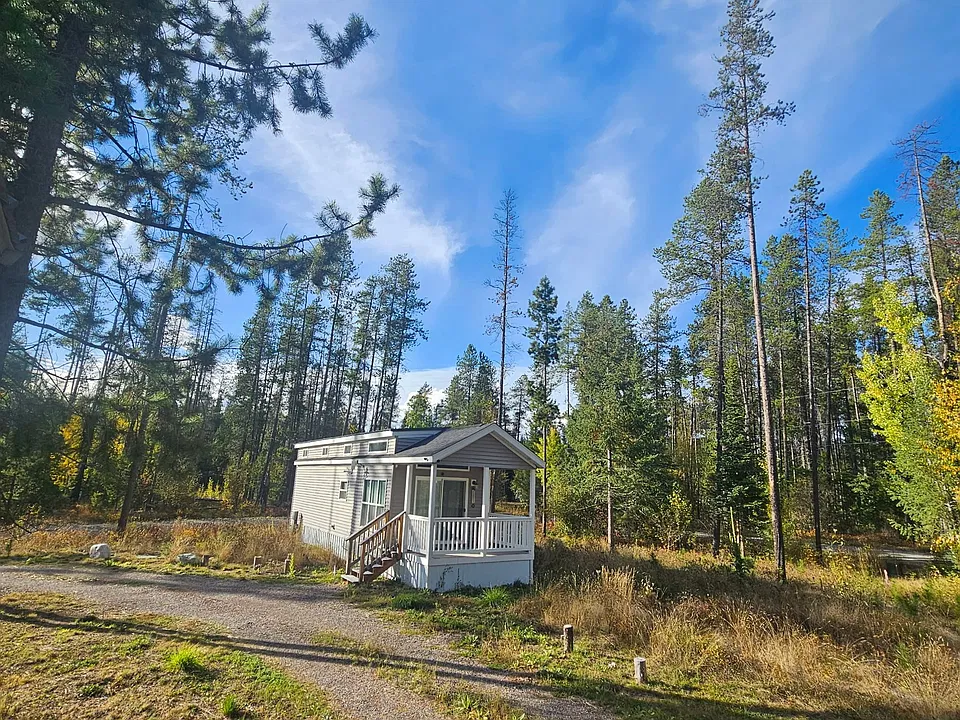 Mountain Living - Park Model Home - Minutes from Glacier & The Flathead Valley