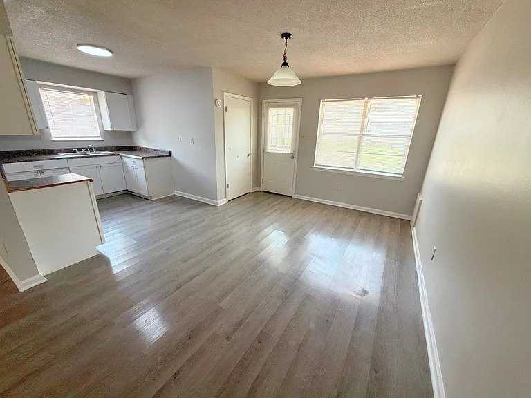 4767 Bradford Dr — Photo 5