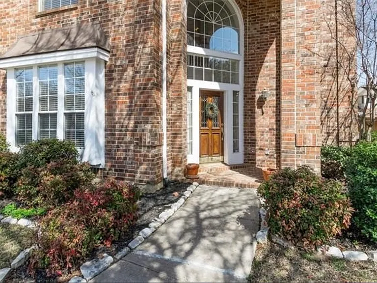 1527 Lakeview Dr — Photo 3
