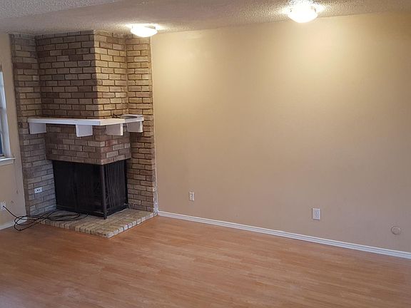 4th image of 529 Towne House Ln