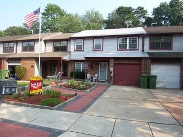 233 Foxwood Ln, Marlton, NJ 08053