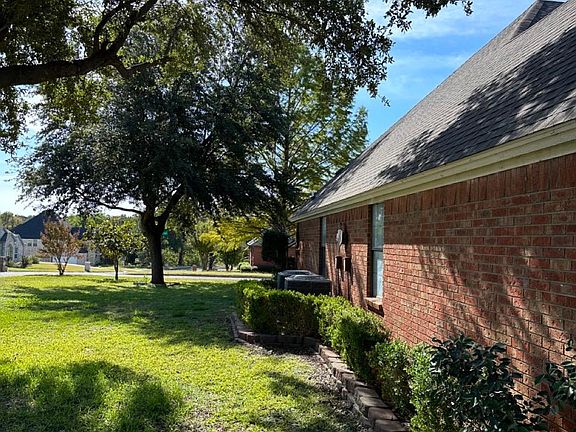4th image of 2113 Teakwood Trace St