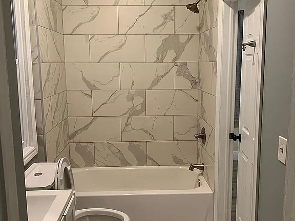 5th image of 121 Claremont Ave #1