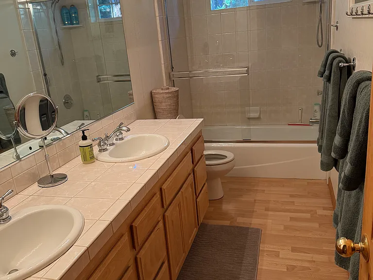 Main level bath