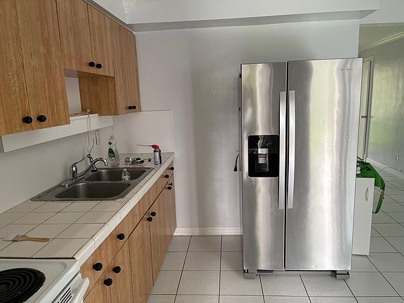 4th image of 9442 SW 52nd St