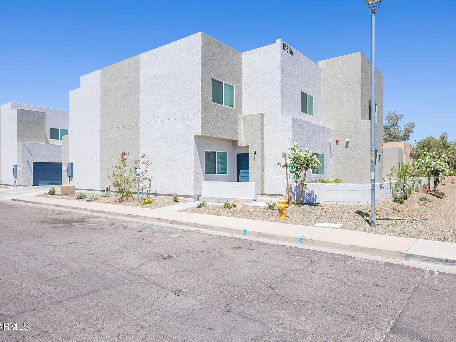 3 bed, 2.5 bath, 1698 sqft, $2,350 — Photo 3