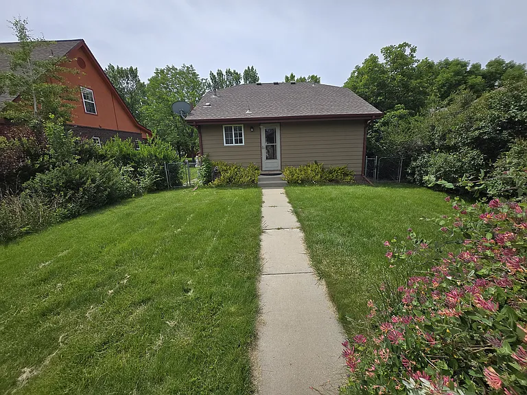 308 E Iowa Ave — Photo 16