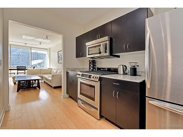 Building Photo - 8 E Randolph St #2106