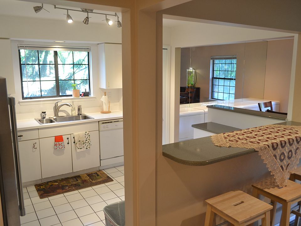 37040 Kirkshire Ct, Farmington Hills, MI 48331 | Zillow
