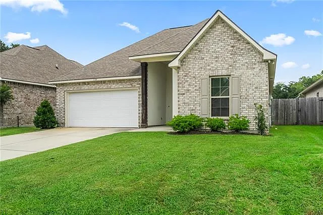736 Jackson Ct — Photo 3