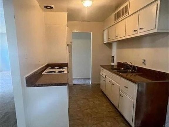 3rd image of 3409 Raintree Rd