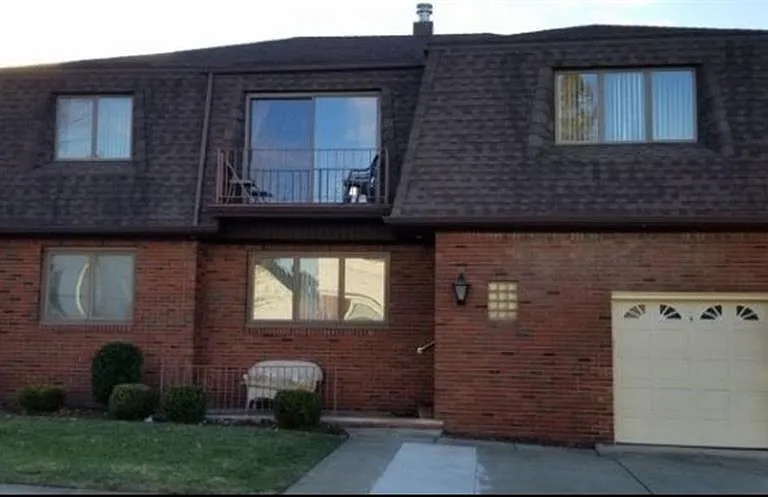 11 Alpine St — Photo 1