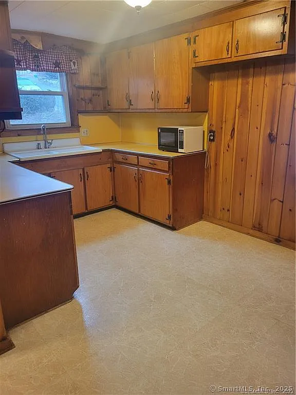 2 bed, 1300 sqft, $1,800 — Photo 2