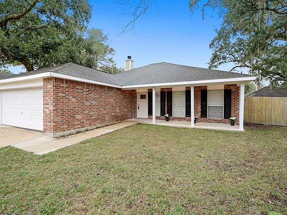 2nd image of 11704 Ravenwood Pl